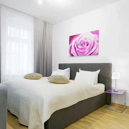 Grand Mitte Rosenthaler Platz Apartman *